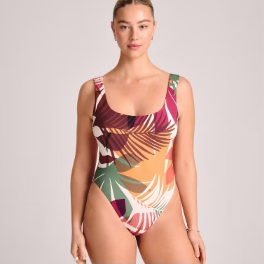 Vitamin A NWT Tropical Palm Print One Piece Swimsuit XS Resort Luxury Swim